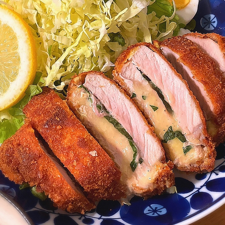 大葉とチーズをサンド！やわらか肉厚とんかつ